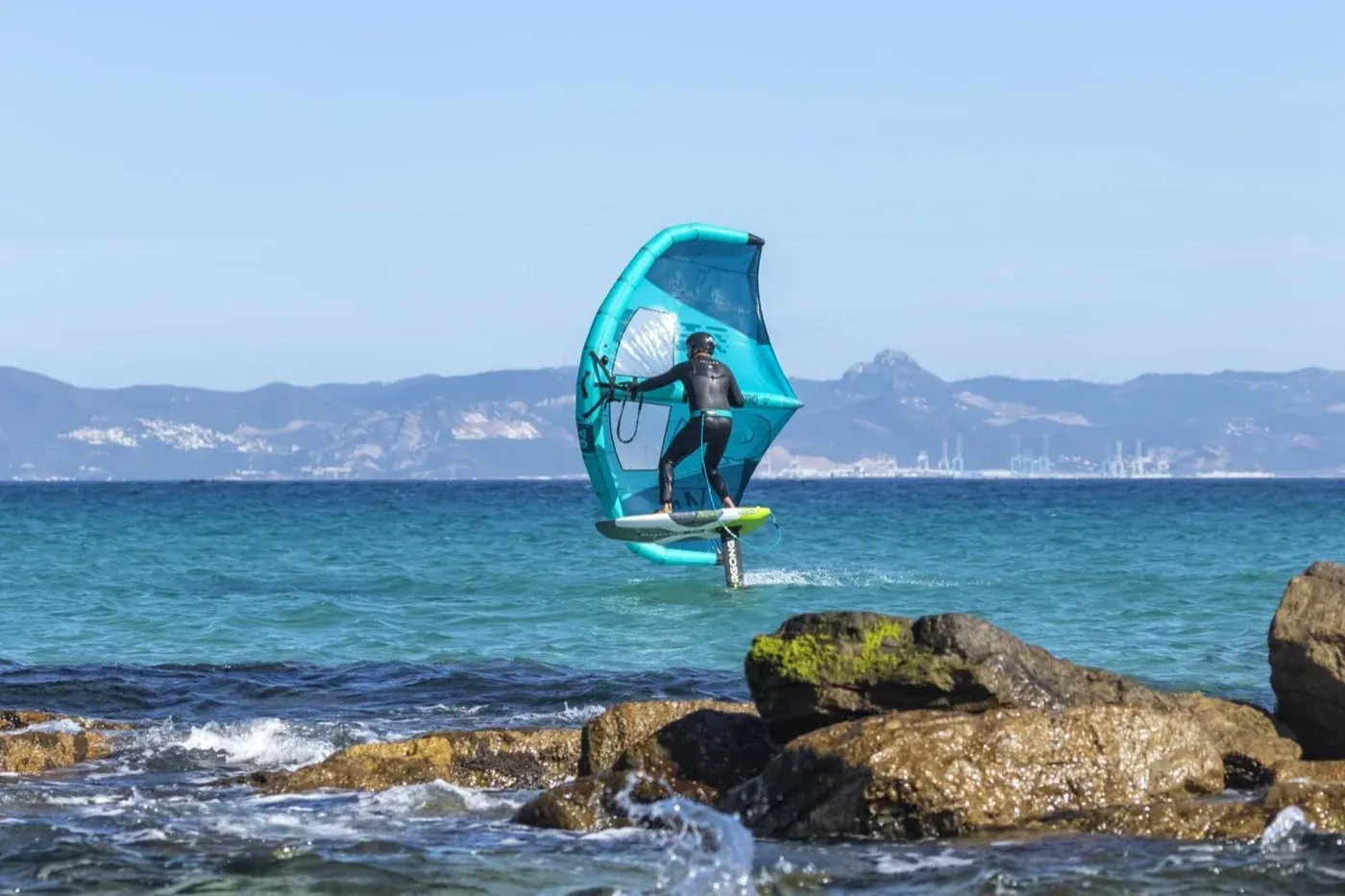 Family kitesurfing: how to introduce kids to the sport