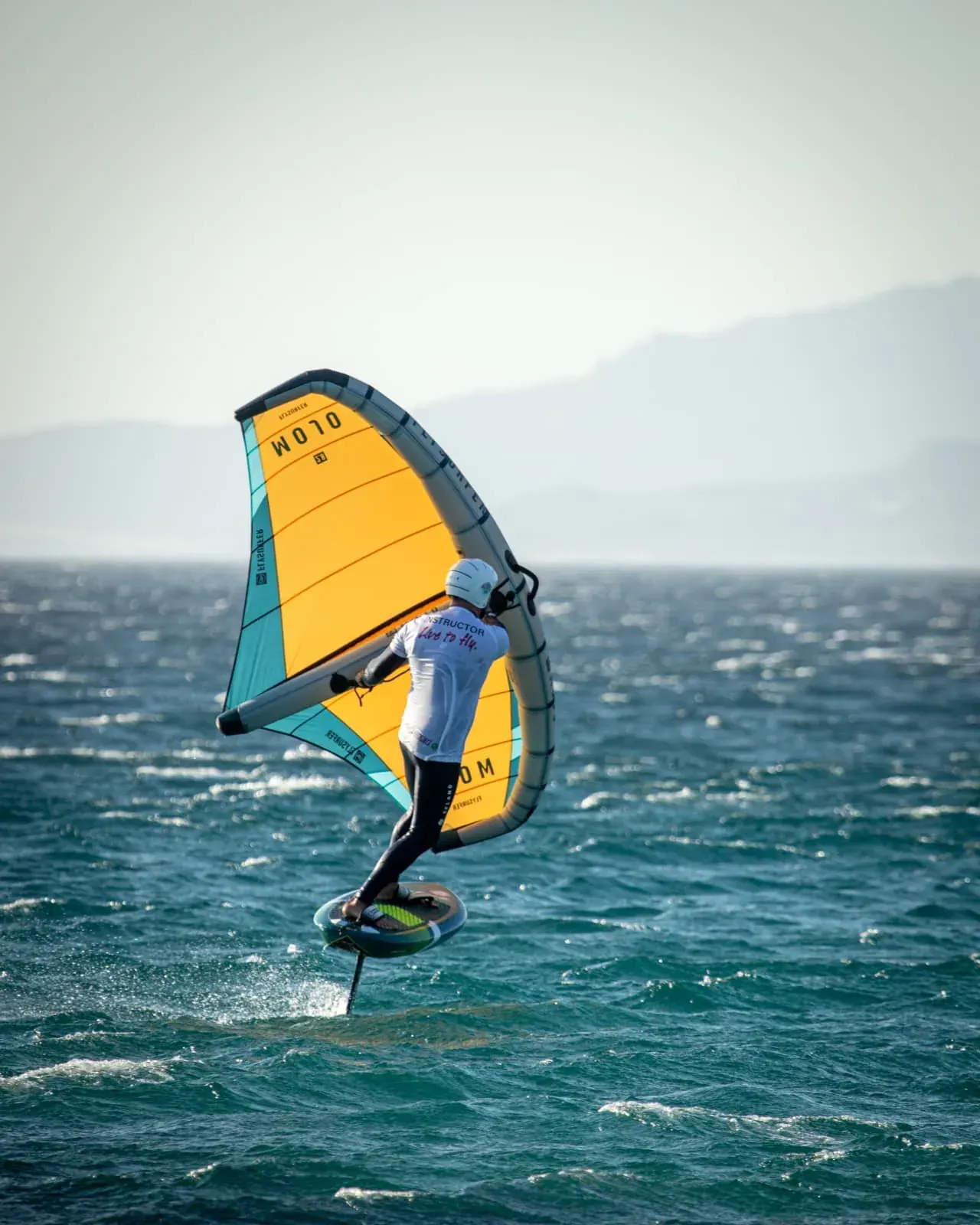 Kitesurfing for beginners: the first 5 steps before you get on the board