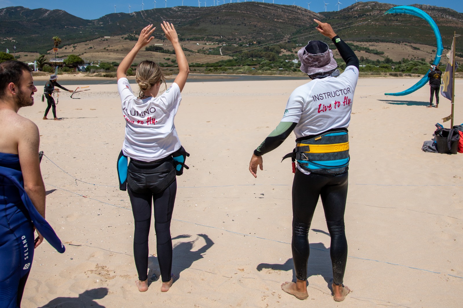 Diego Hernán Díaz, instructor de kitesurf en la playa de Tarifa