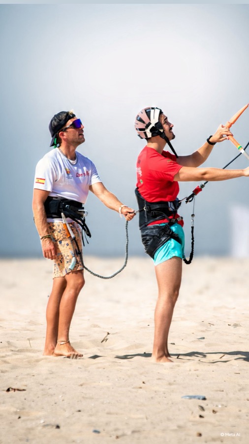 Francis dando una clase de kitesurf